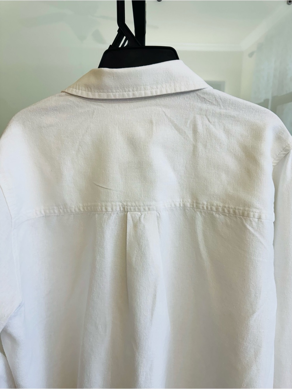 Universal Thread Women’s White Linen Button-Down Shirt with Chest Pocket - Picture 3 of 5